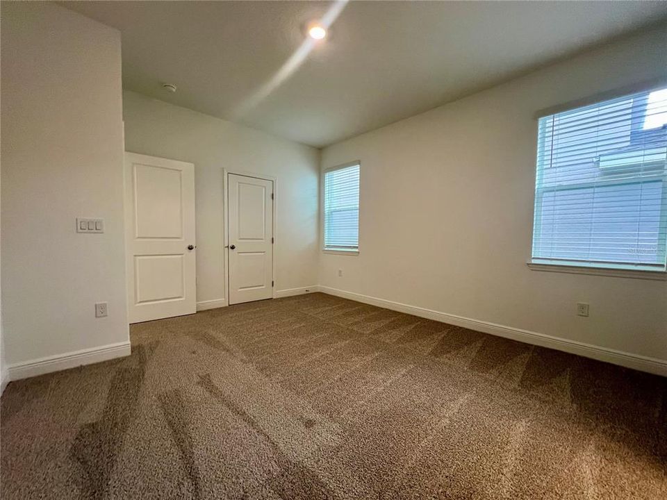 For Sale: $499,990 (4 beds, 2 baths, 1884 Square Feet)