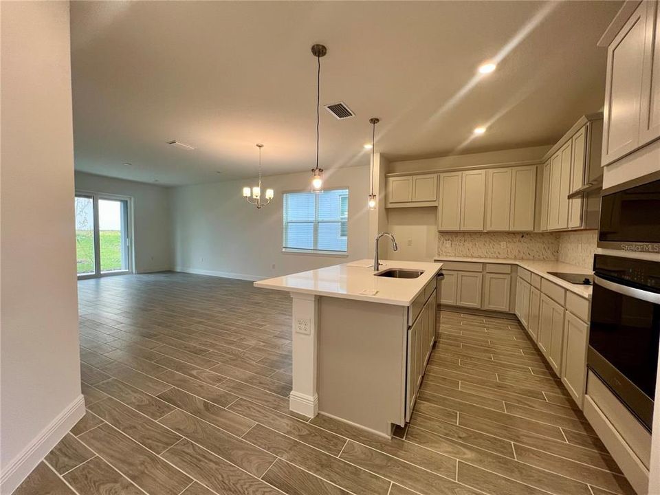 For Sale: $499,990 (4 beds, 2 baths, 1884 Square Feet)