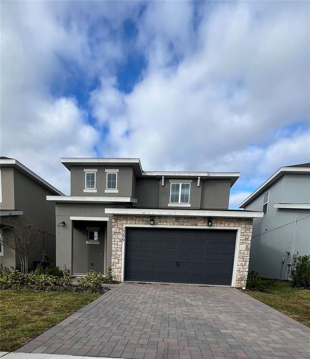 For Sale: $499,990 (4 beds, 2 baths, 1884 Square Feet)