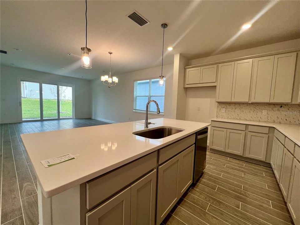 For Sale: $499,990 (4 beds, 2 baths, 1884 Square Feet)