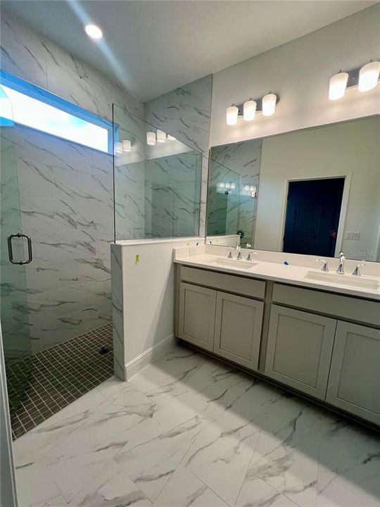 For Sale: $499,990 (4 beds, 2 baths, 1884 Square Feet)