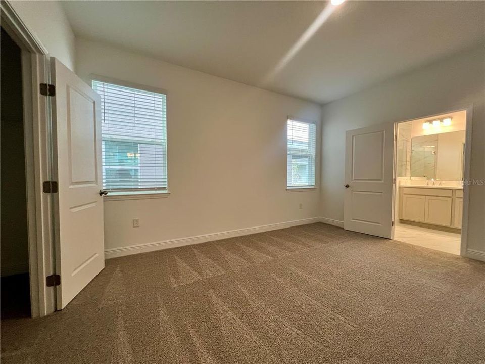 For Sale: $499,990 (4 beds, 2 baths, 1884 Square Feet)