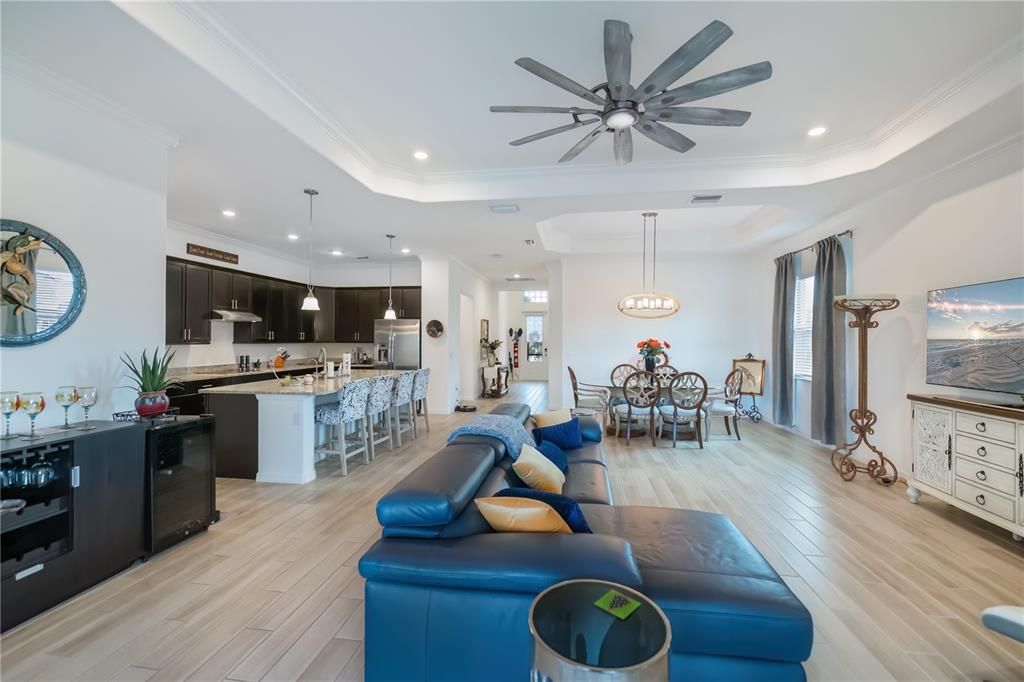 待售: $725,000 (4 贝兹, 3 浴室, 2245 平方英尺)