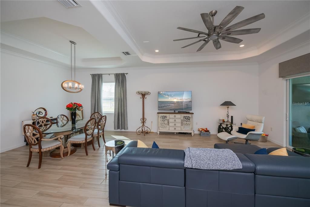 待售: $725,000 (4 贝兹, 3 浴室, 2245 平方英尺)