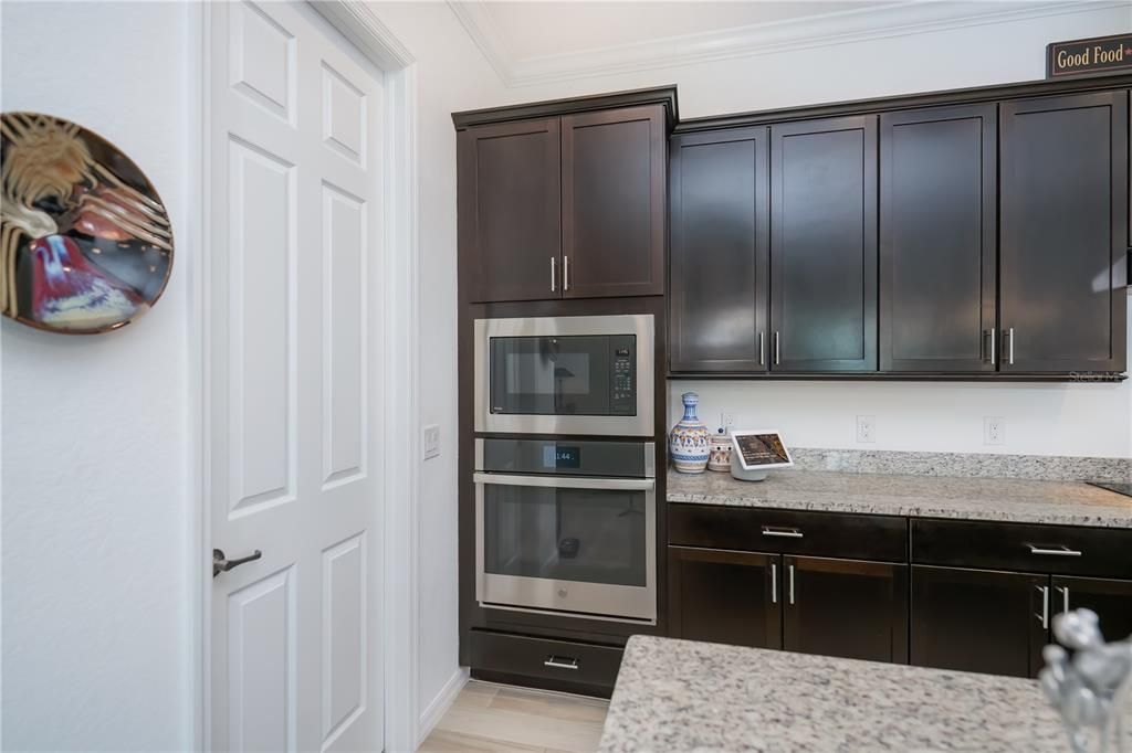 待售: $725,000 (4 贝兹, 3 浴室, 2245 平方英尺)