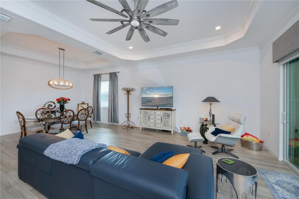 待售: $725,000 (4 贝兹, 3 浴室, 2245 平方英尺)