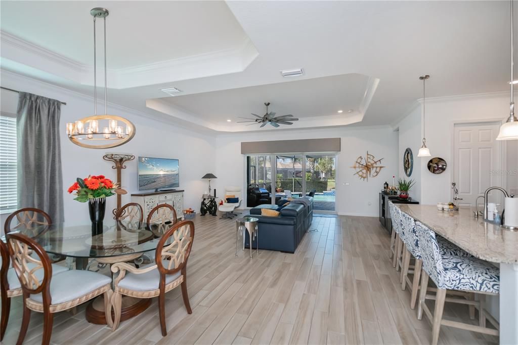 待售: $725,000 (4 贝兹, 3 浴室, 2245 平方英尺)