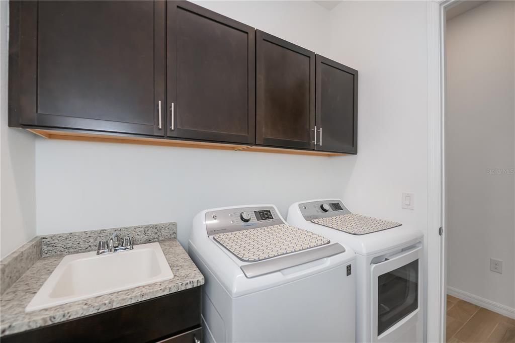 待售: $725,000 (4 贝兹, 3 浴室, 2245 平方英尺)