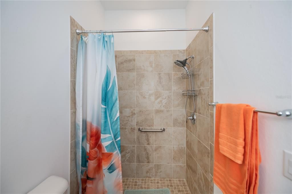 待售: $725,000 (4 贝兹, 3 浴室, 2245 平方英尺)