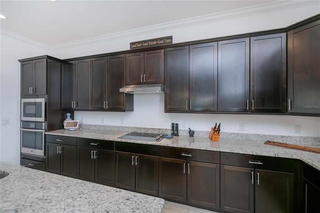 待售: $725,000 (4 贝兹, 3 浴室, 2245 平方英尺)