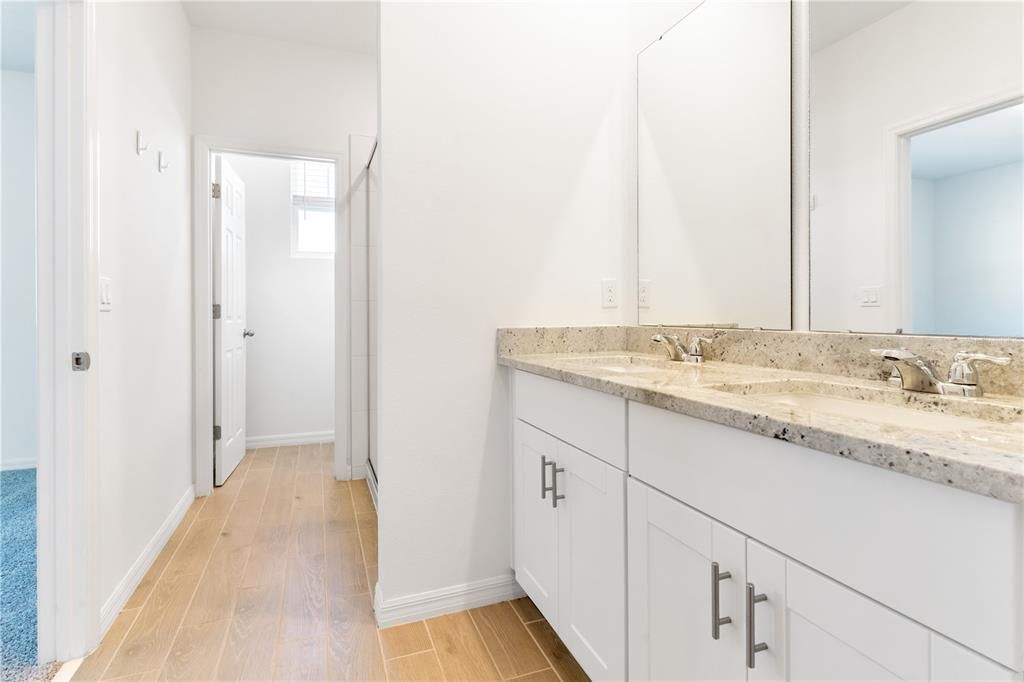 For Sale: $380,000 (3 beds, 2 baths, 1678 Square Feet)