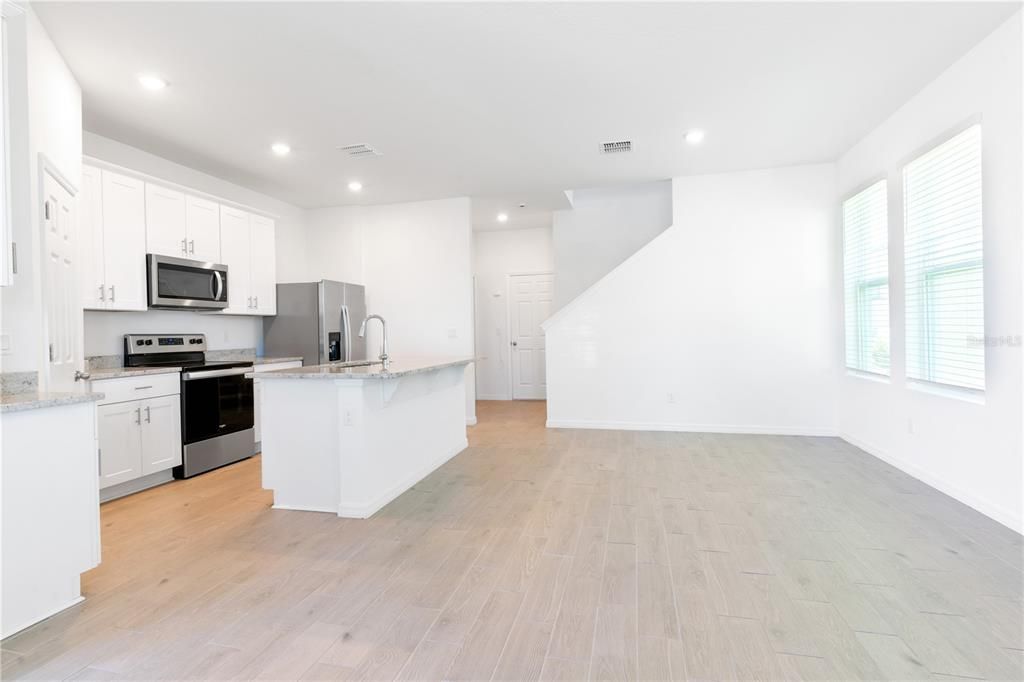 For Sale: $380,000 (3 beds, 2 baths, 1678 Square Feet)