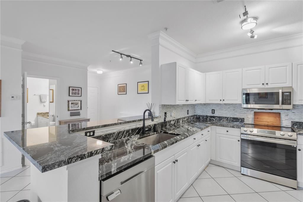 待售: $264,999 (2 贝兹, 2 浴室, 1140 平方英尺)