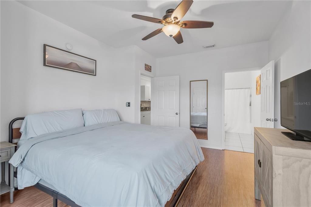 待售: $264,999 (2 贝兹, 2 浴室, 1140 平方英尺)