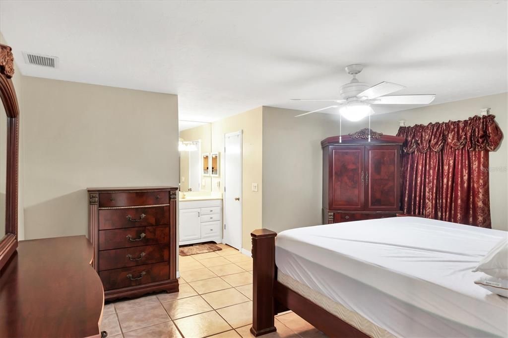 For Sale: $459,400 (3 beds, 2 baths, 1580 Square Feet)