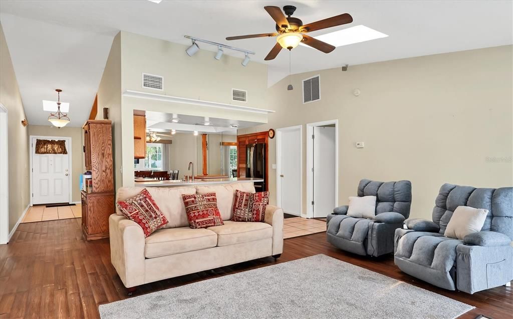 For Sale: $459,400 (3 beds, 2 baths, 1580 Square Feet)