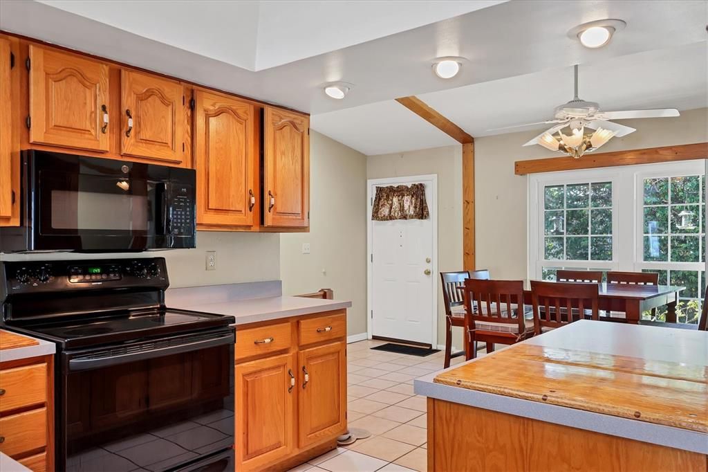 For Sale: $459,400 (3 beds, 2 baths, 1580 Square Feet)