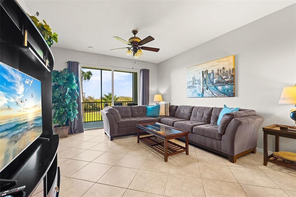 For Sale: $228,000 (2 beds, 2 baths, 1121 Square Feet)