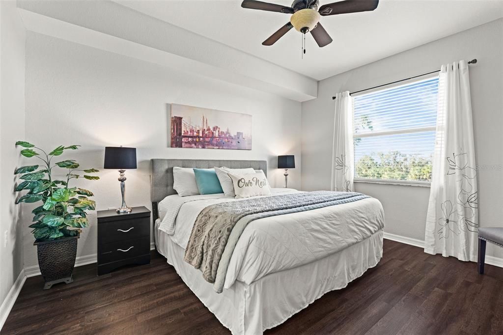 For Sale: $228,000 (2 beds, 2 baths, 1121 Square Feet)