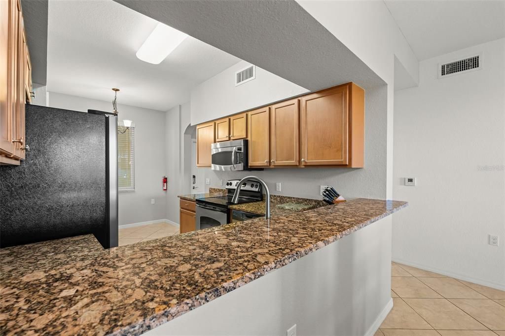 For Sale: $228,000 (2 beds, 2 baths, 1121 Square Feet)