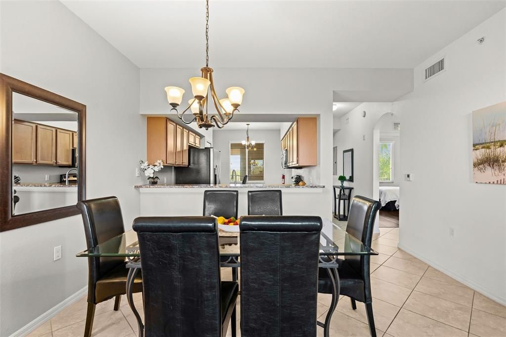 For Sale: $228,000 (2 beds, 2 baths, 1121 Square Feet)