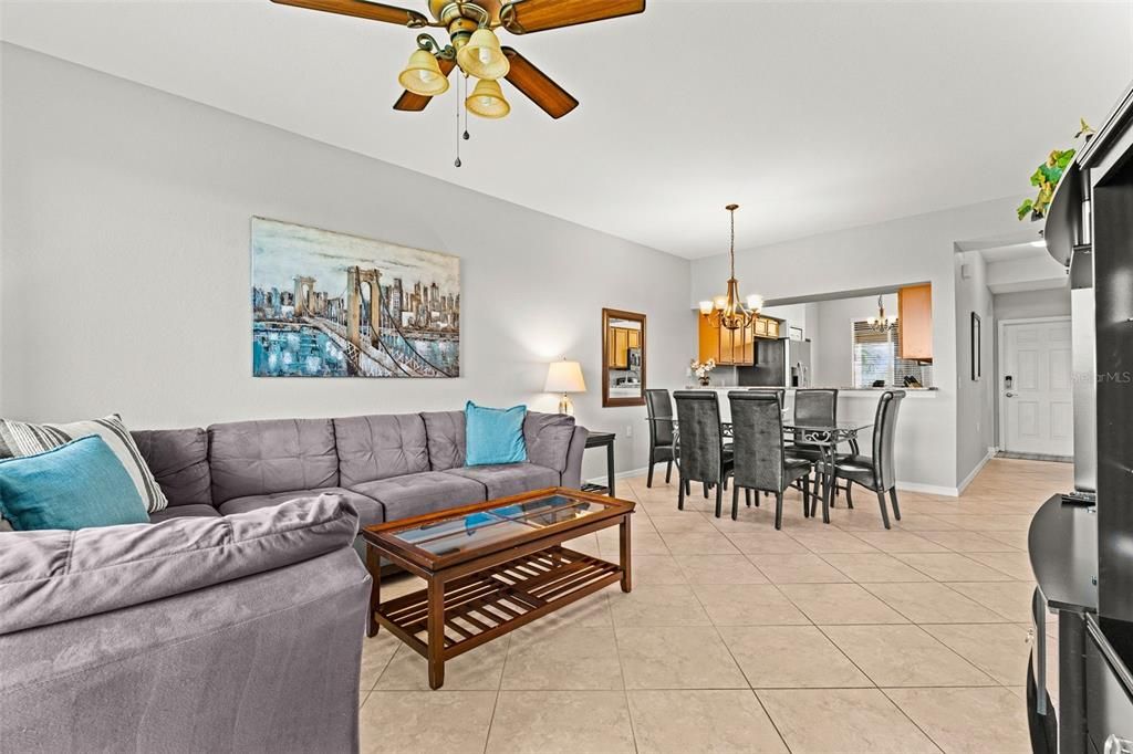 For Sale: $228,000 (2 beds, 2 baths, 1121 Square Feet)