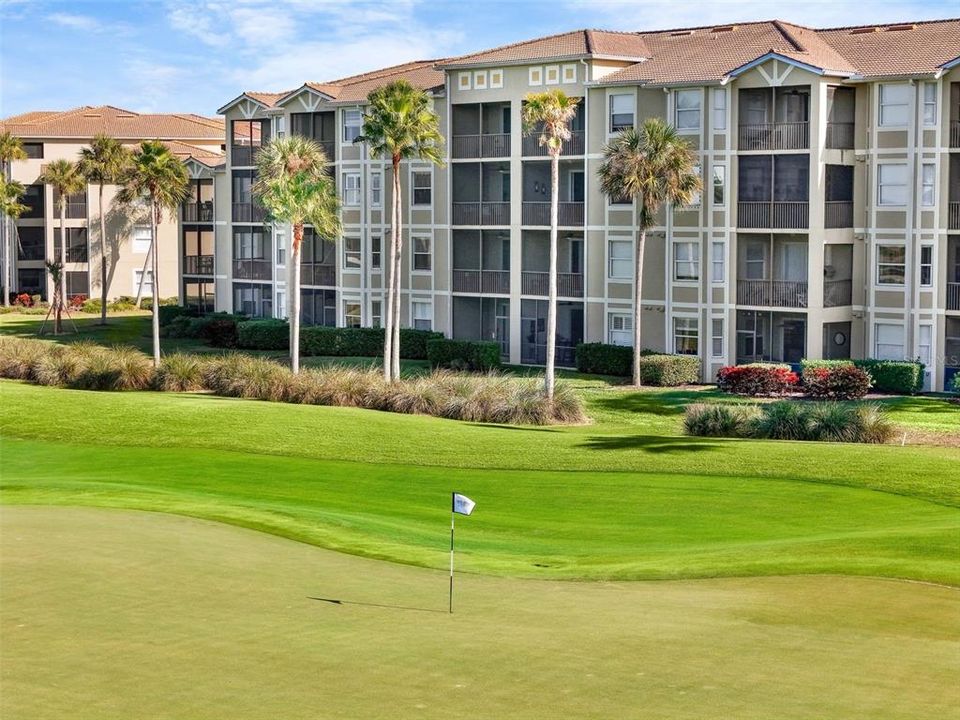 For Sale: $228,000 (2 beds, 2 baths, 1121 Square Feet)