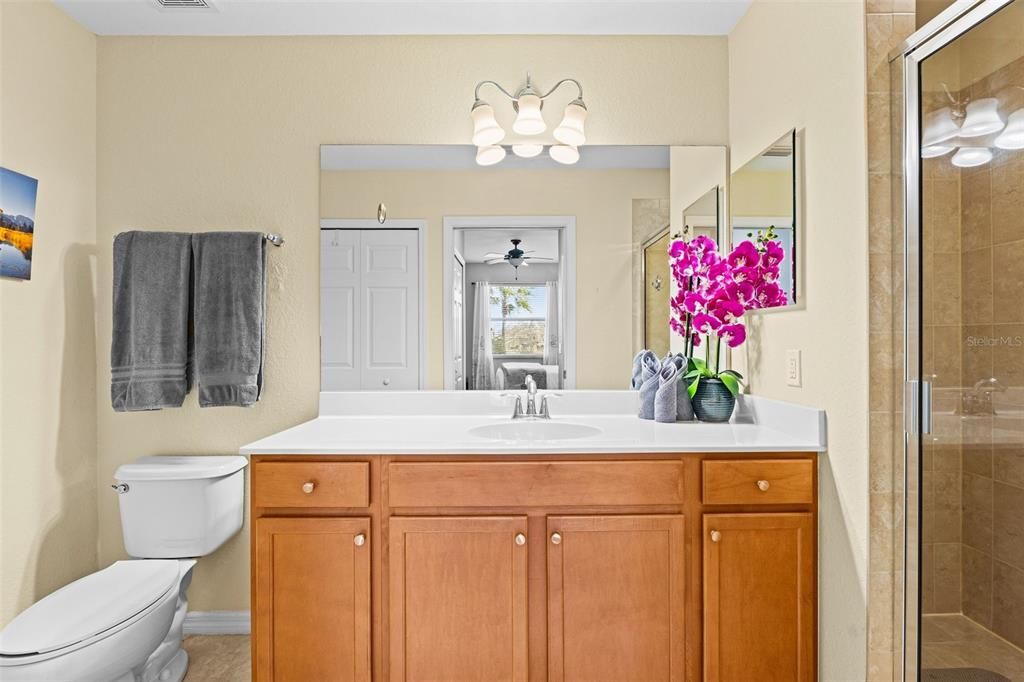 For Sale: $228,000 (2 beds, 2 baths, 1121 Square Feet)