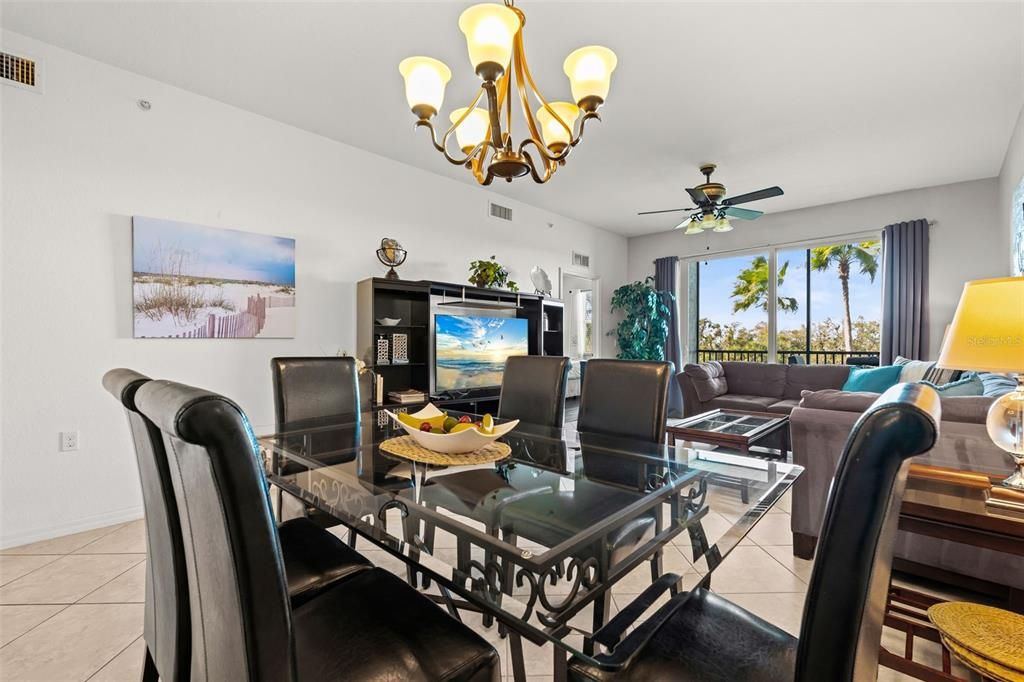 For Sale: $228,000 (2 beds, 2 baths, 1121 Square Feet)