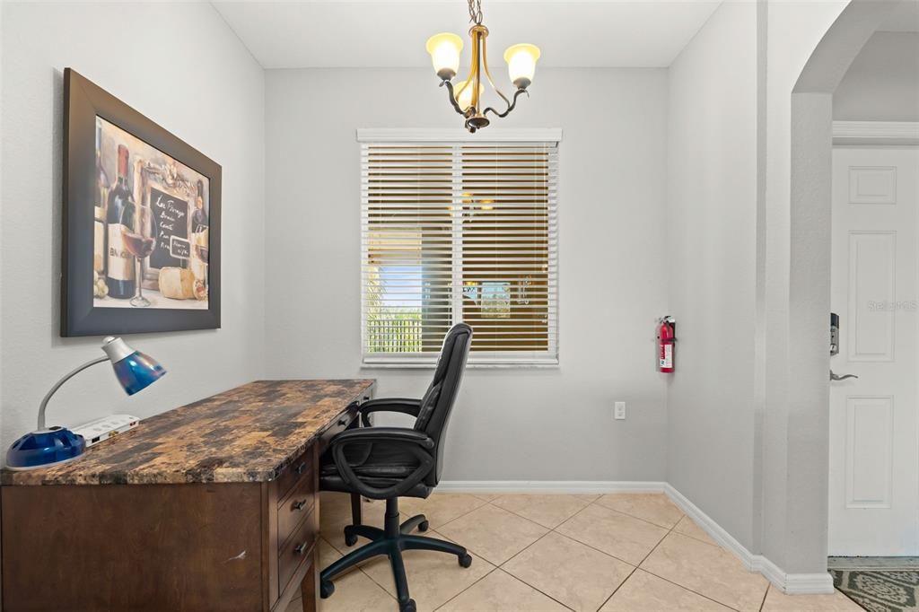 For Sale: $228,000 (2 beds, 2 baths, 1121 Square Feet)