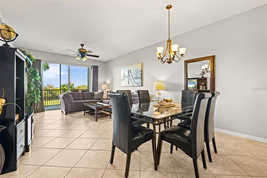 For Sale: $228,000 (2 beds, 2 baths, 1121 Square Feet)