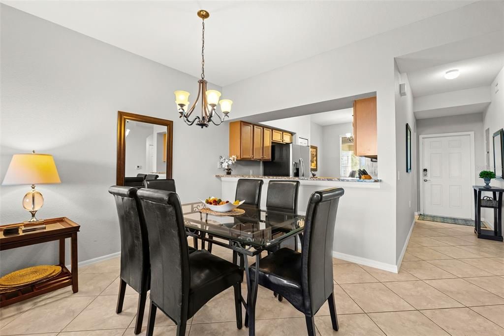 For Sale: $228,000 (2 beds, 2 baths, 1121 Square Feet)