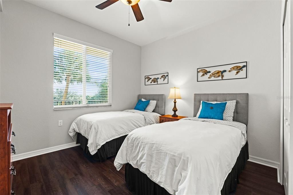 For Sale: $228,000 (2 beds, 2 baths, 1121 Square Feet)