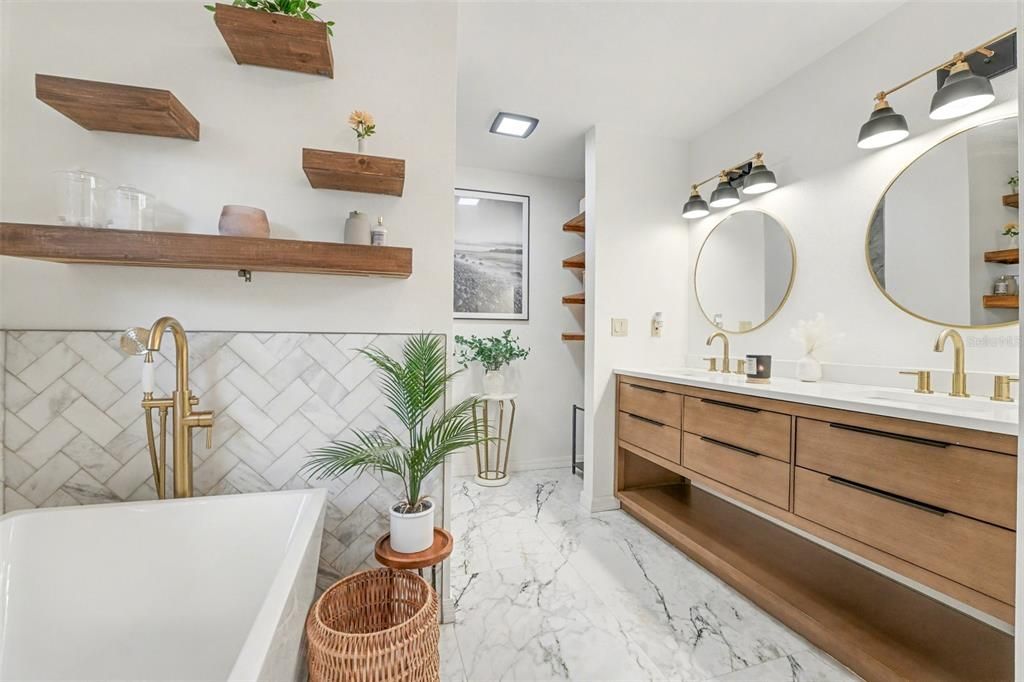 待售: $659,000 (3 贝兹, 3 浴室, 2700 平方英尺)