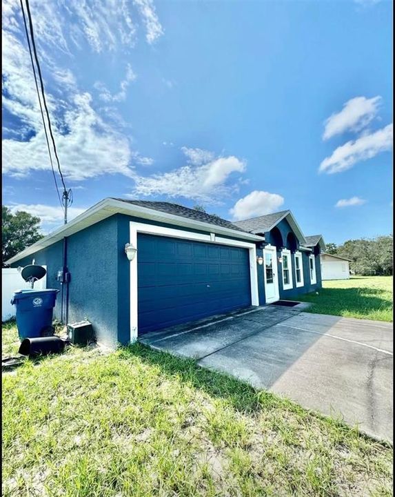 For Rent: $2,150 (3 beds, 1 baths, 1946 Square Feet)