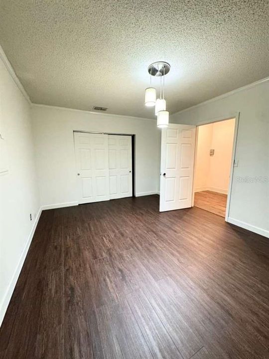 For Rent: $2,150 (3 beds, 1 baths, 1946 Square Feet)
