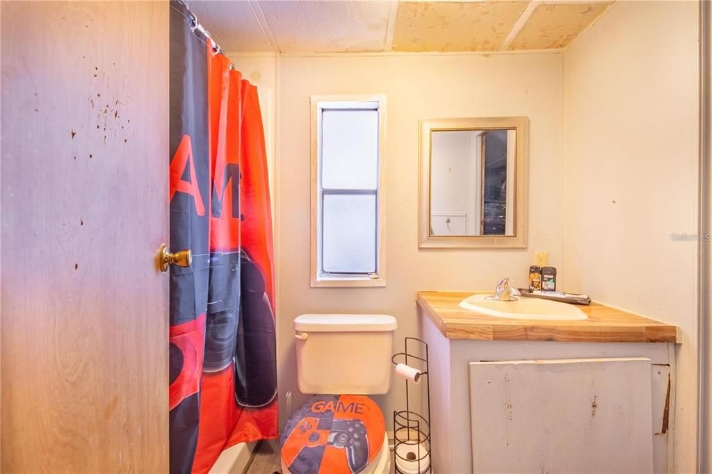 待售: $125,000 (2 贝兹, 2 浴室, 840 平方英尺)