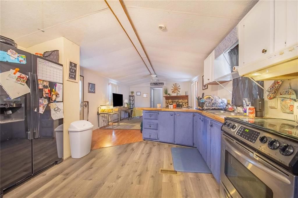 待售: $125,000 (2 贝兹, 2 浴室, 840 平方英尺)