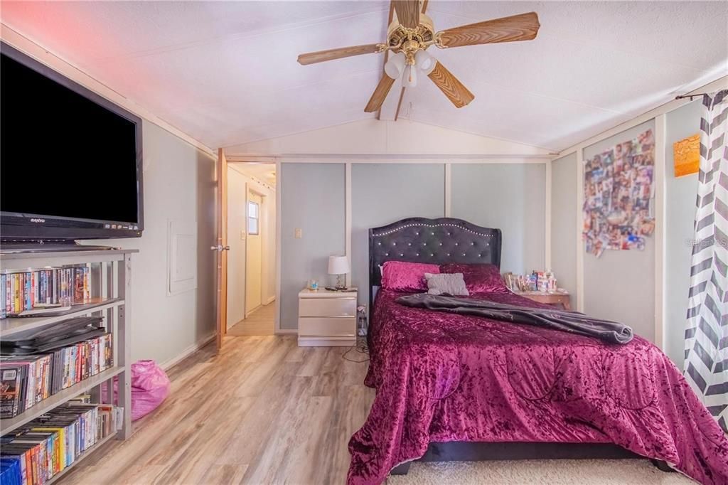 待售: $125,000 (2 贝兹, 2 浴室, 840 平方英尺)