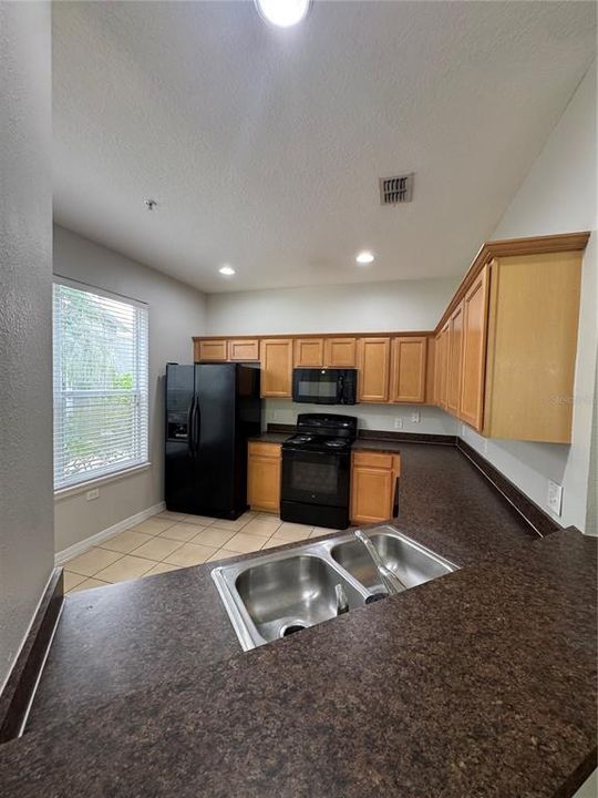 For Rent: $2,195 (3 beds, 2 baths, 1544 Square Feet)