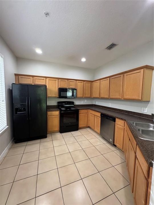 For Rent: $2,195 (3 beds, 2 baths, 1544 Square Feet)