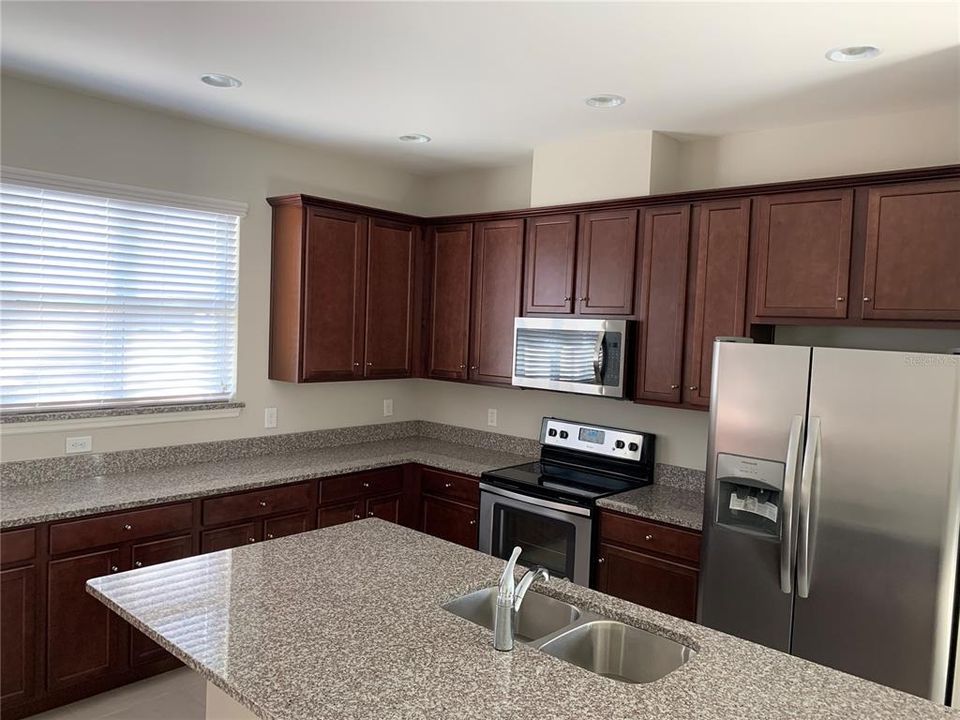 出租: $2,700 (3 贝兹, 2 浴室, 1584 平方英尺)