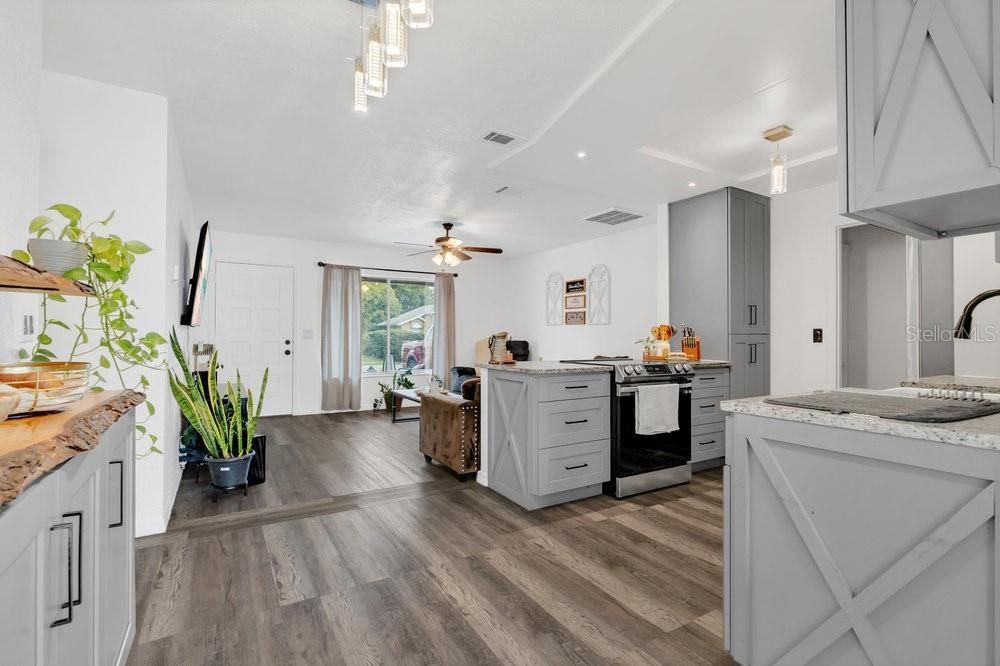 For Sale: $360,000 (3 beds, 2 baths, 1367 Square Feet)