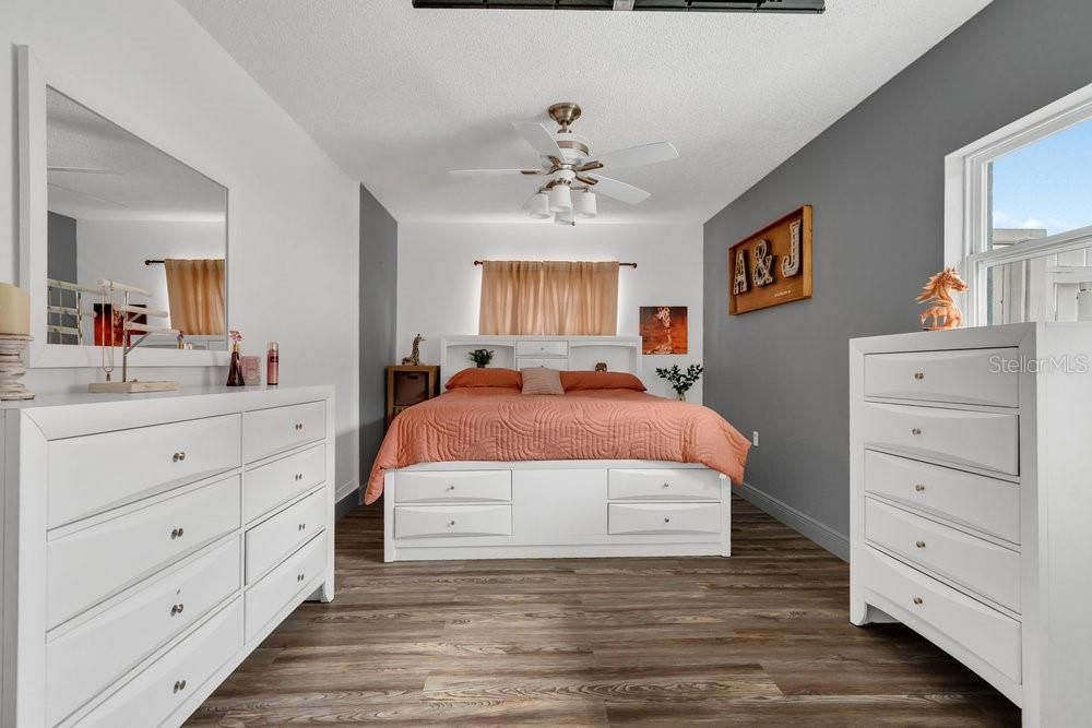 For Sale: $360,000 (3 beds, 2 baths, 1367 Square Feet)