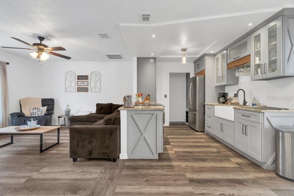 For Sale: $360,000 (3 beds, 2 baths, 1367 Square Feet)