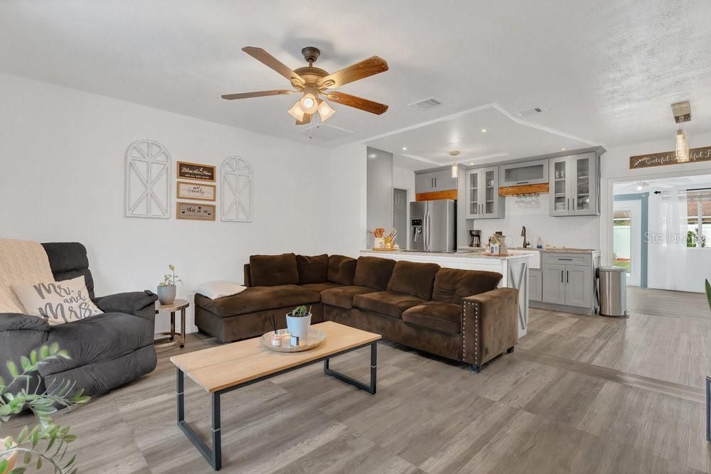 For Sale: $360,000 (3 beds, 2 baths, 1367 Square Feet)