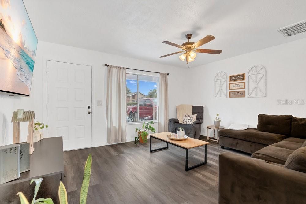 For Sale: $360,000 (3 beds, 2 baths, 1367 Square Feet)