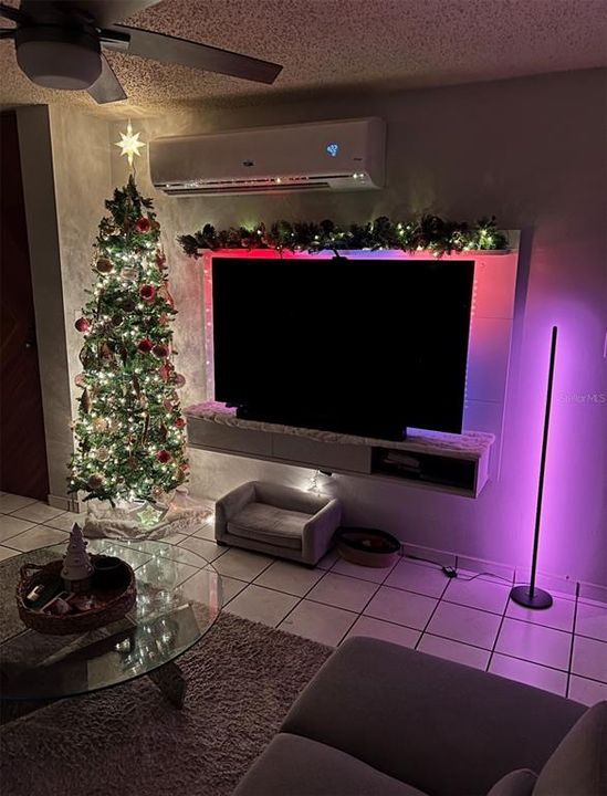 For Rent: $1,800 (3 beds, 2 baths, 1100 Square Feet)