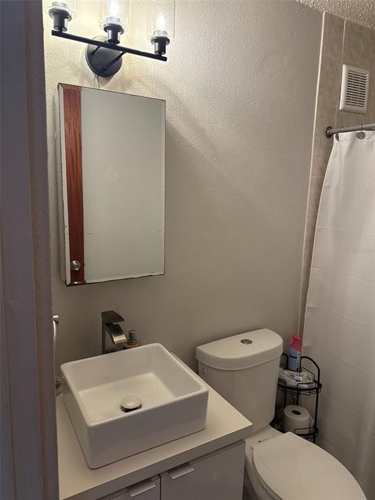 For Rent: $1,800 (3 beds, 2 baths, 1100 Square Feet)