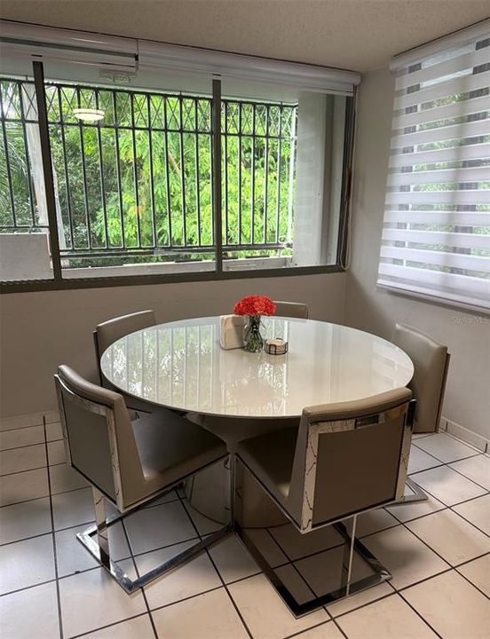 For Rent: $1,800 (3 beds, 2 baths, 1100 Square Feet)